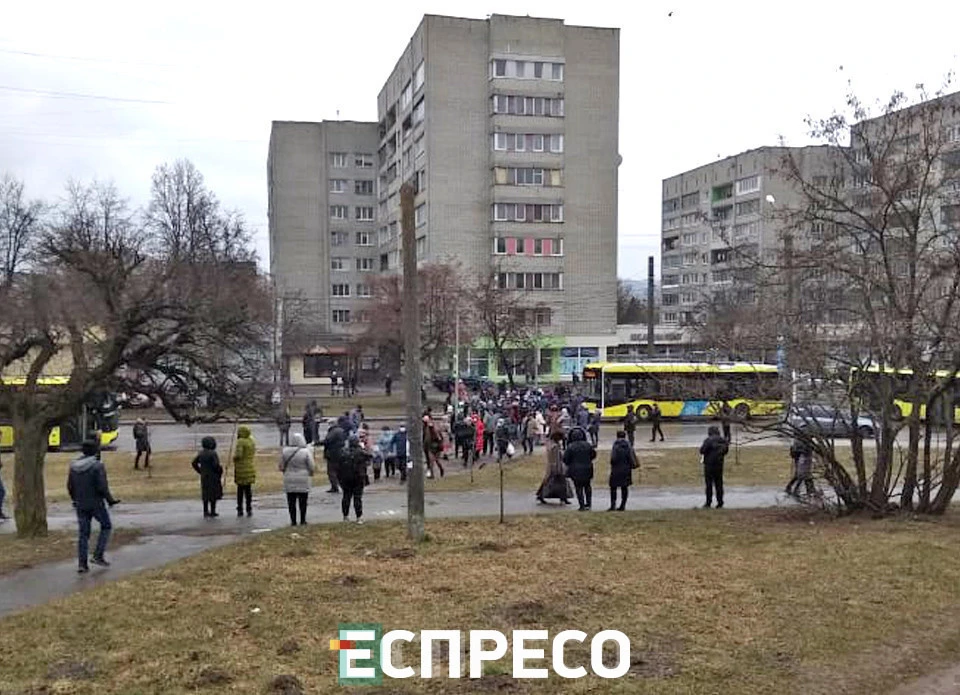 протест біля поліклініки у Львові